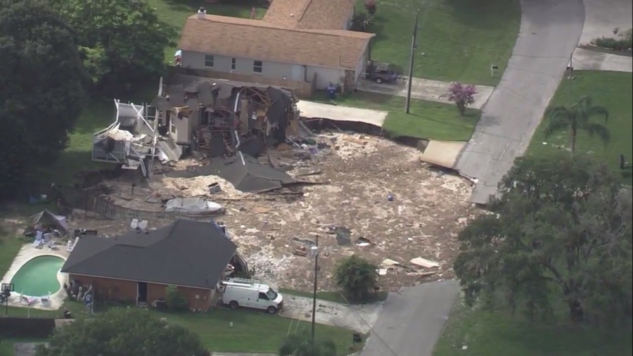Pics Land O'Lakes sinkhole swallows two homes Gallery